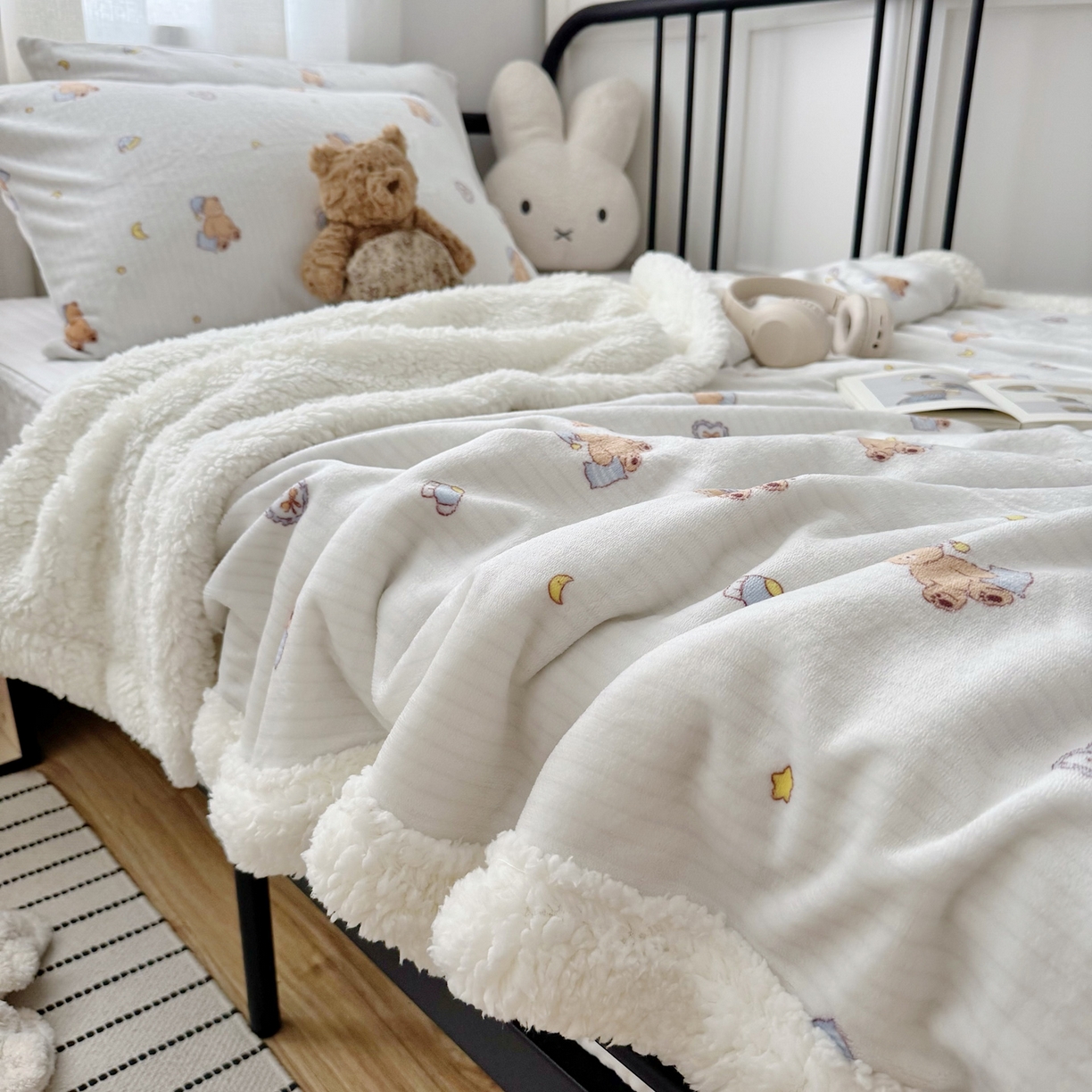 91家纺网 家纺一手货源 找家纺 寐居家纺 2025新款牛奶绒卡通毛毯系列 晚安熊