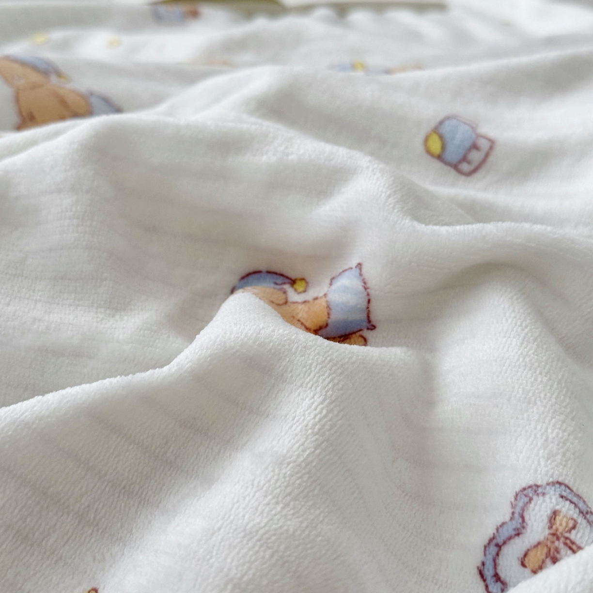 91家纺网 家纺一手货源 找家纺 寐居家纺 2025新款牛奶绒卡通毛毯系列 晚安熊