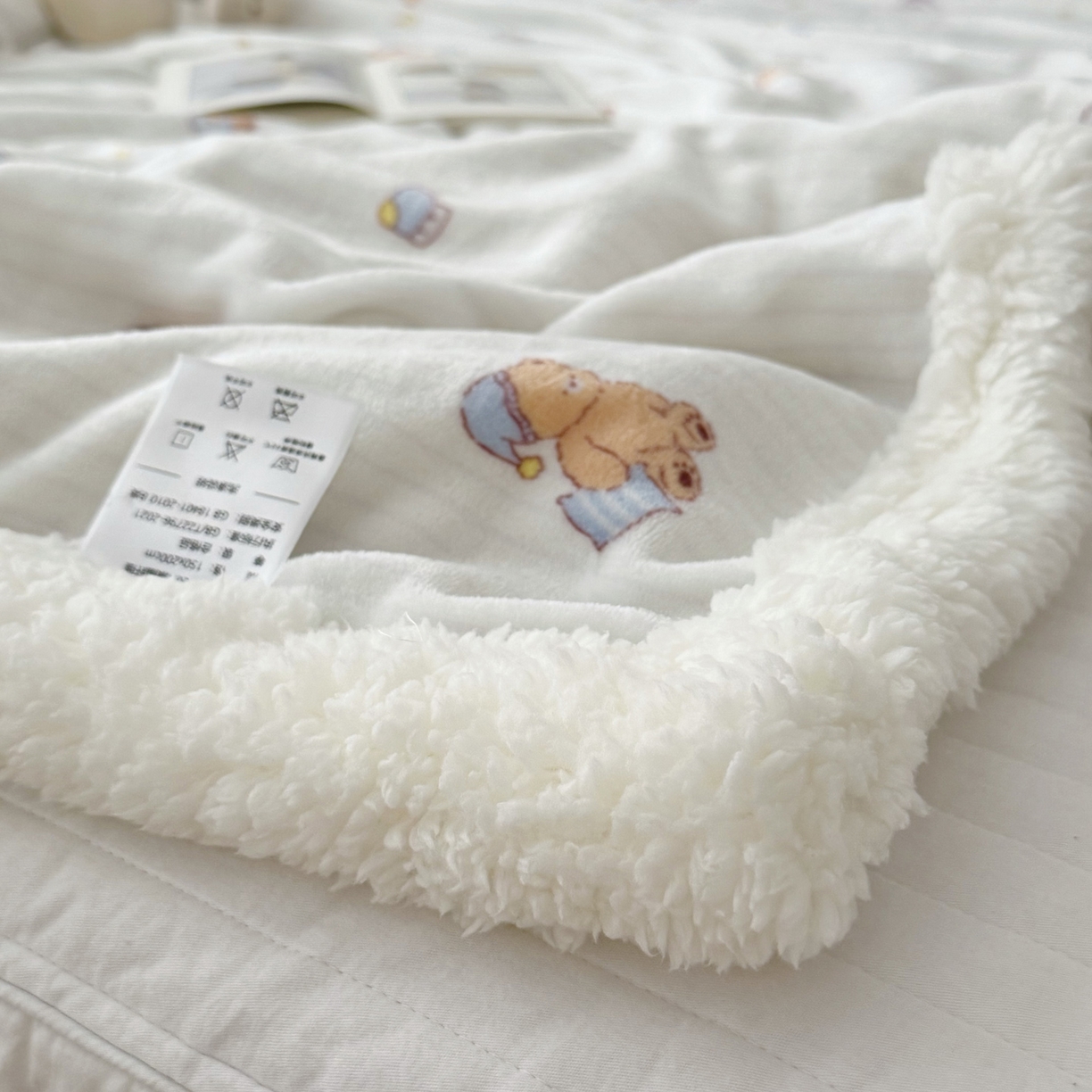 91家纺网 家纺一手货源 找家纺 寐居家纺 2025新款牛奶绒卡通毛毯系列 晚安熊