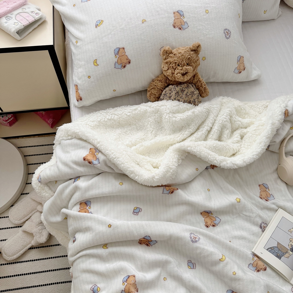 91家纺网 家纺一手货源 找家纺 寐居家纺 2025新款牛奶绒卡通毛毯系列 晚安熊