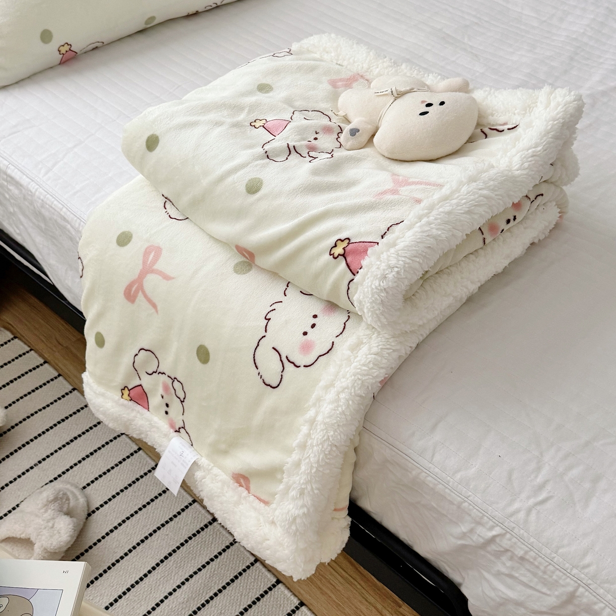 91家纺网 家纺一手货源 找家纺 寐居家纺 2025新款牛奶绒卡通毛毯系列 线条小狗