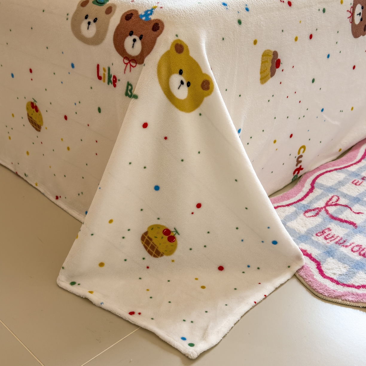 91家纺网 家纺一手货源 找家纺 摩妮卡 2025新款卡通牛奶绒刺绣四件套系列 小熊派对日