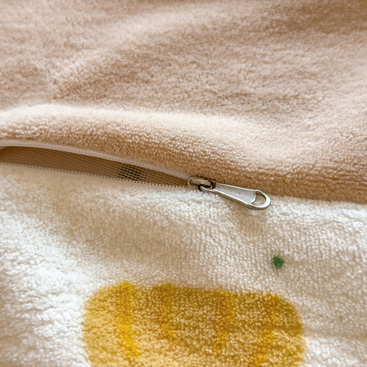 91家纺网 家纺一手货源 找家纺 摩妮卡 2025新款卡通牛奶绒刺绣四件套系列 小熊派对日