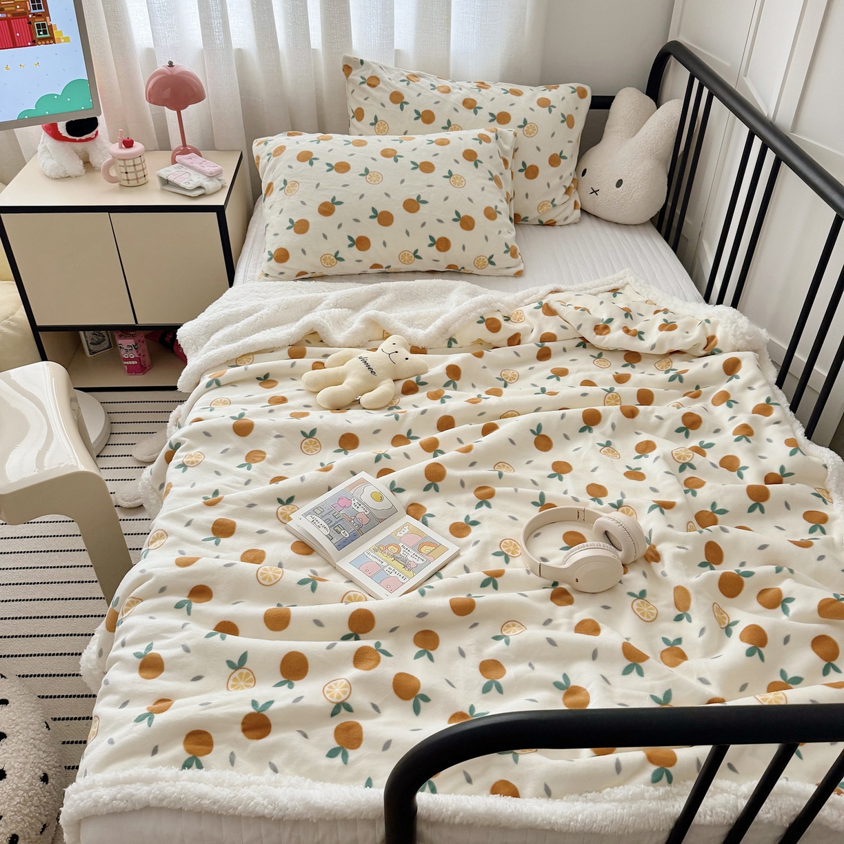 91家纺网 家纺一手货源 找家纺 寐居家纺 2025新款牛奶绒卡通毛毯系列 小橘子