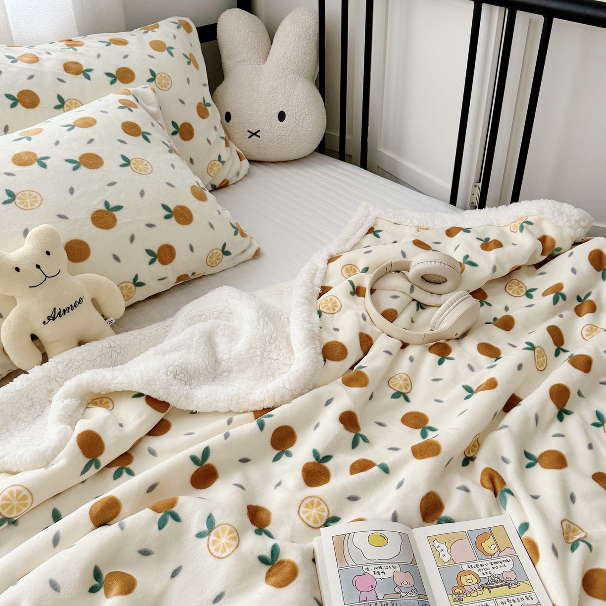 91家纺网 家纺一手货源 找家纺 寐居家纺 2025新款牛奶绒卡通毛毯系列 小橘子
