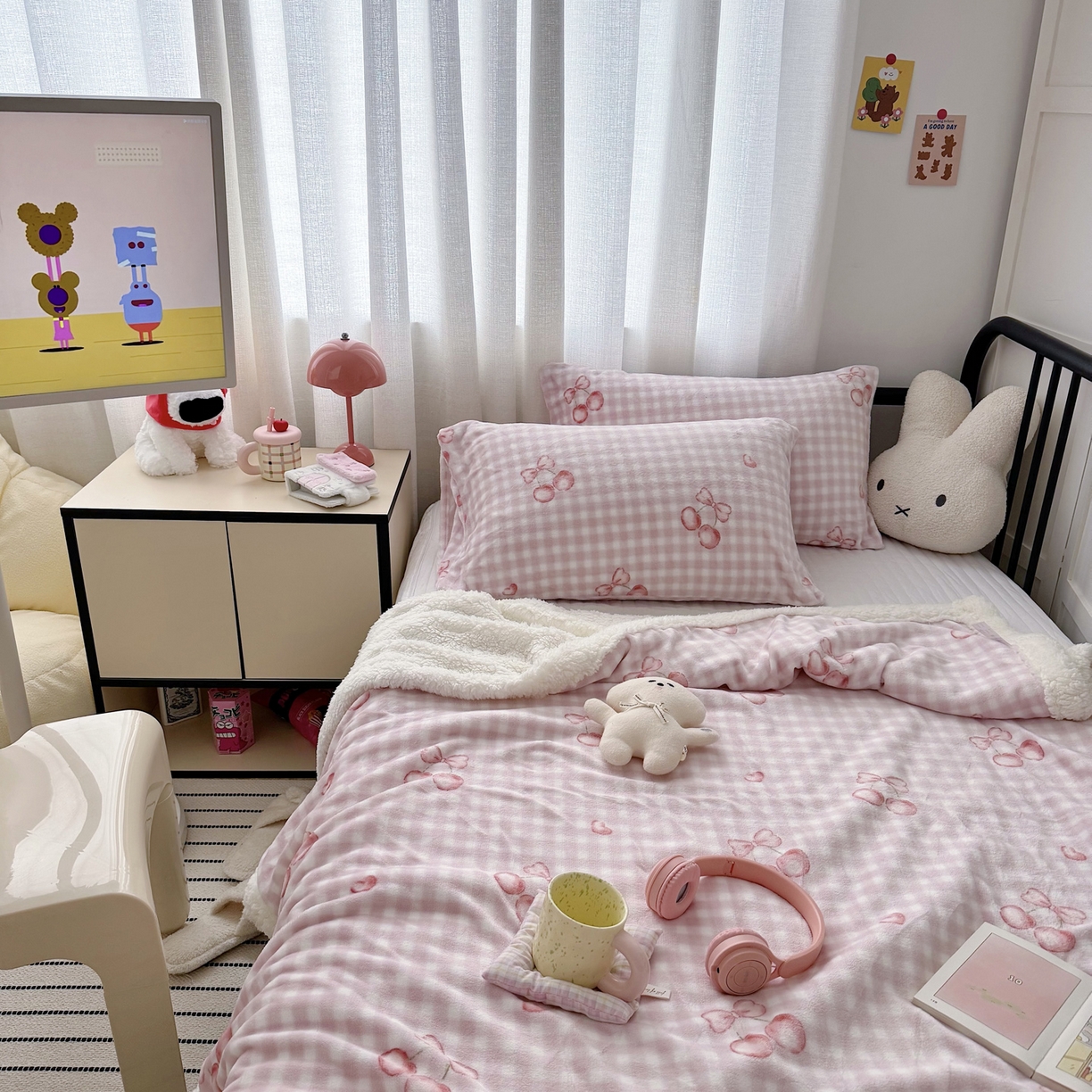 91家纺网 家纺一手货源 找家纺 寐居家纺 2025新款牛奶绒卡通毛毯系列 小樱桃