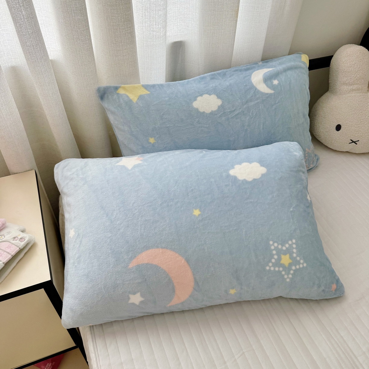 91家纺网 家纺一手货源 找家纺 寐居家纺 2025新款牛奶绒卡通毛毯系列 星月蓝