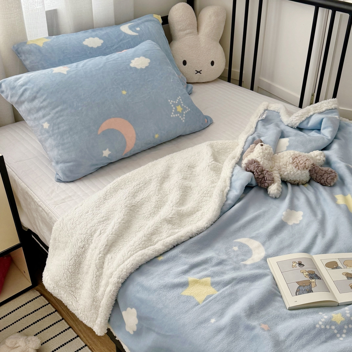 91家纺网 家纺一手货源 找家纺 寐居家纺 2025新款牛奶绒卡通毛毯系列 星月蓝