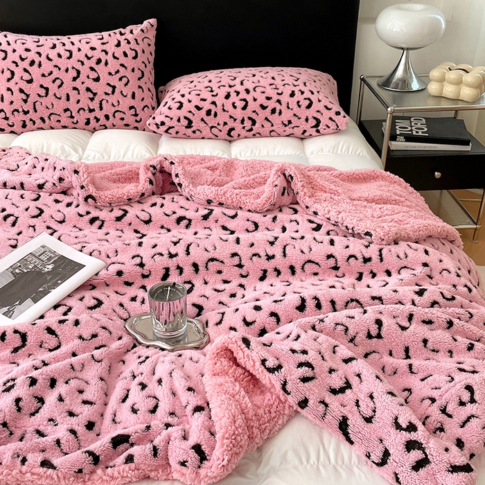 91家纺网 家纺一手货源 找家纺 楼兰公主毛毯专供 2025爆款阳离子豹纹双层单层羊羔绒跨境绒毯 豹纹-黛粉