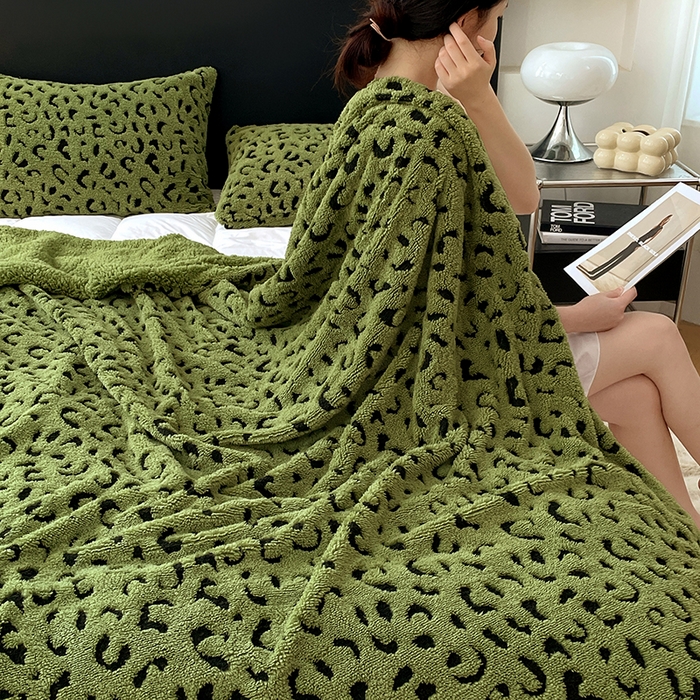 91家纺网 家纺一手货源 找家纺 楼兰公主毛毯专供 2025爆款阳离子豹纹双层单层羊羔绒跨境绒毯 豹纹-深绿