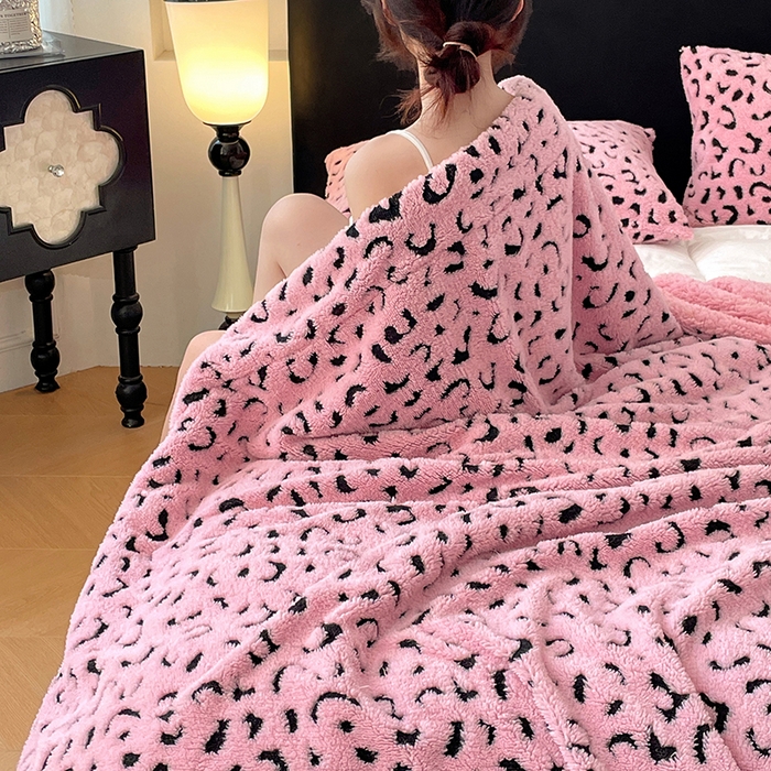 91家纺网 家纺一手货源 找家纺 楼兰公主毛毯专供 2025爆款阳离子豹纹双层单层羊羔绒跨境绒毯 豹纹-黛粉