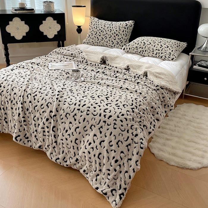 91家纺网 家纺一手货源 找家纺 楼兰公主毛毯专供 2025爆款阳离子豹纹双层单层羊羔绒跨境绒毯 豹纹-奶白