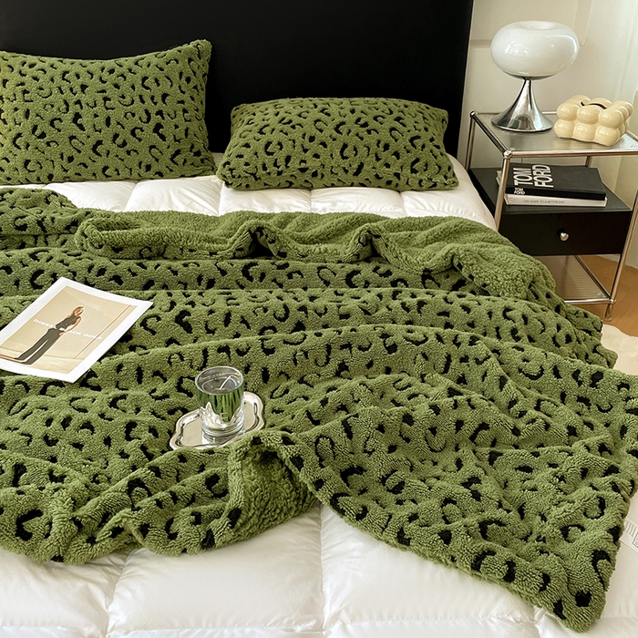 91家纺网 家纺一手货源 找家纺 楼兰公主毛毯专供 2025爆款阳离子豹纹双层单层羊羔绒跨境绒毯 豹纹-深绿