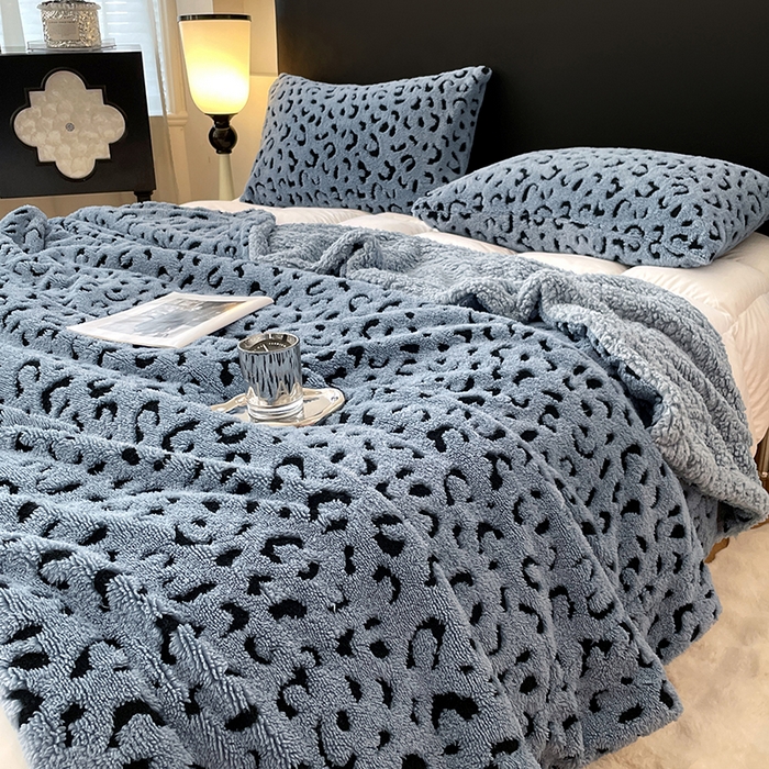 91家纺网 家纺一手货源 找家纺 楼兰公主毛毯专供 2025爆款阳离子豹纹双层单层羊羔绒跨境绒毯 豹纹-深蓝