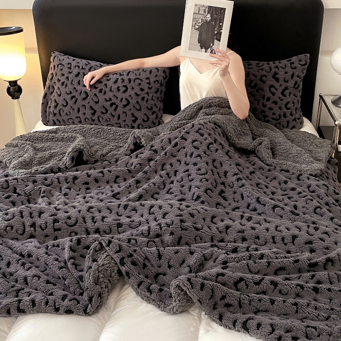 91家纺网 家纺一手货源 找家纺 楼兰公主毛毯专供 2025爆款阳离子豹纹双层单层羊羔绒跨境绒毯 豹纹-深灰