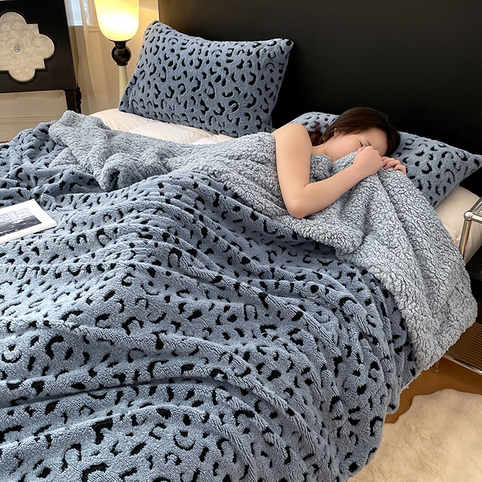 91家纺网 家纺一手货源 找家纺 楼兰公主毛毯专供 2025爆款阳离子豹纹双层单层羊羔绒跨境绒毯 豹纹-深蓝