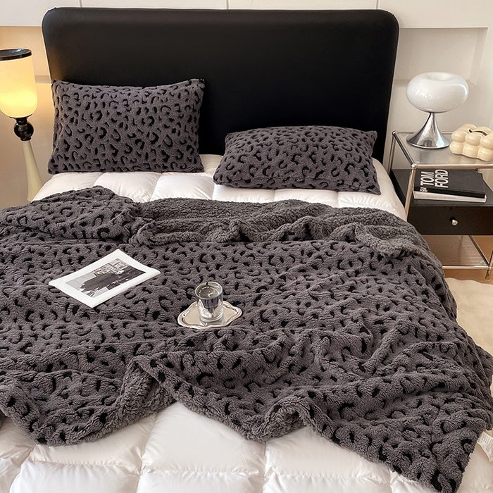 91家纺网 家纺一手货源 找家纺 楼兰公主毛毯专供 2025爆款阳离子豹纹双层单层羊羔绒跨境绒毯 豹纹-深灰