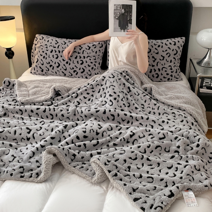 91家纺网 家纺一手货源 找家纺 楼兰公主毛毯专供 2025爆款阳离子豹纹双层单层羊羔绒跨境绒毯 豹纹-浅灰