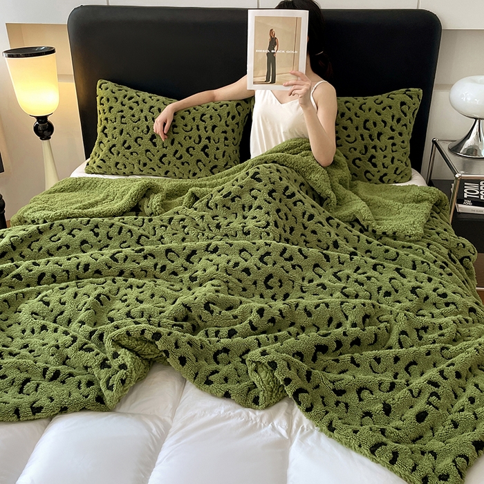 91家纺网 家纺一手货源 找家纺 楼兰公主毛毯专供 2025爆款阳离子豹纹双层单层羊羔绒跨境绒毯 豹纹-深绿