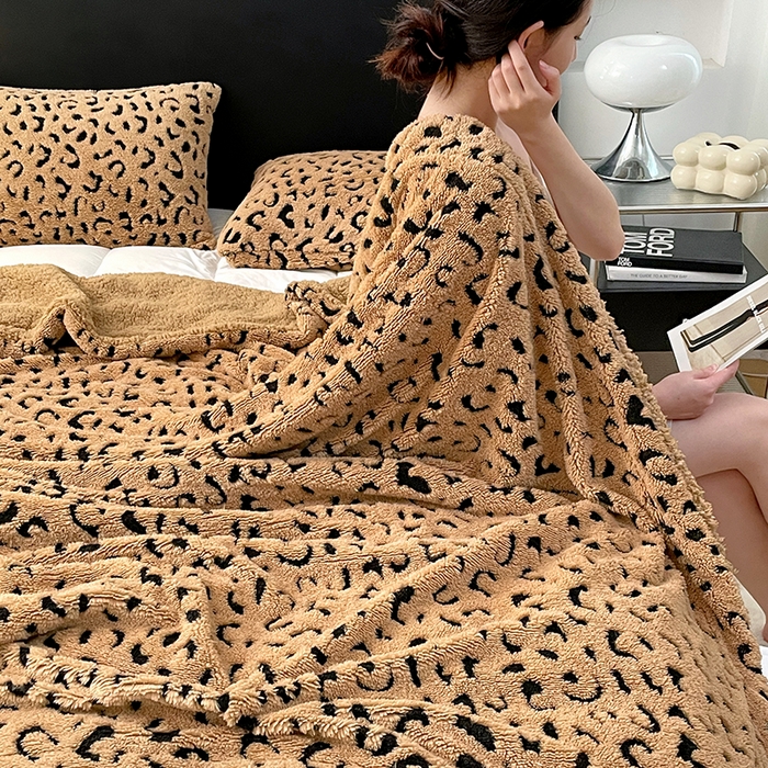 91家纺网 家纺一手货源 找家纺 楼兰公主毛毯专供 2025爆款阳离子豹纹双层单层羊羔绒跨境绒毯 豹纹-卡其