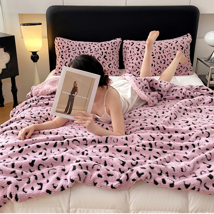 91家纺网 家纺一手货源 找家纺 楼兰公主毛毯专供 2025爆款阳离子豹纹双层单层羊羔绒跨境绒毯 豹纹-豆沙