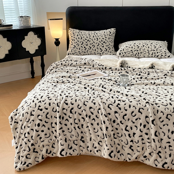 91家纺网 家纺一手货源 找家纺 楼兰公主毛毯专供 2025爆款阳离子豹纹双层单层羊羔绒跨境绒毯 豹纹-奶白