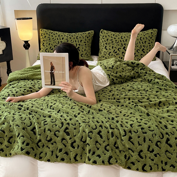 91家纺网 家纺一手货源 找家纺 楼兰公主毛毯专供 2025爆款阳离子豹纹双层单层羊羔绒跨境绒毯 豹纹-深绿