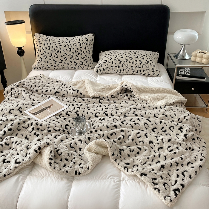 91家纺网 家纺一手货源 找家纺 楼兰公主毛毯专供 2025爆款阳离子豹纹双层单层羊羔绒跨境绒毯 豹纹-奶白