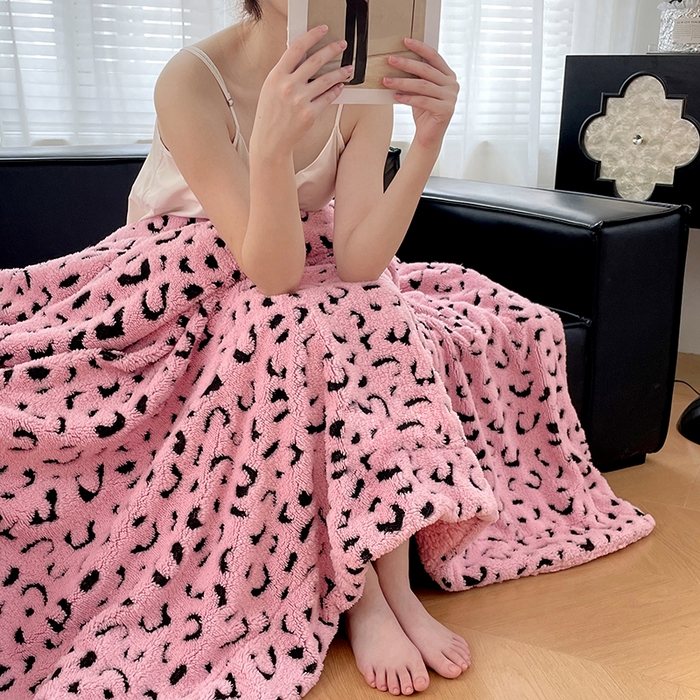 91家纺网 家纺一手货源 找家纺 楼兰公主毛毯专供 2025爆款阳离子豹纹双层单层羊羔绒跨境绒毯 豹纹-黛粉