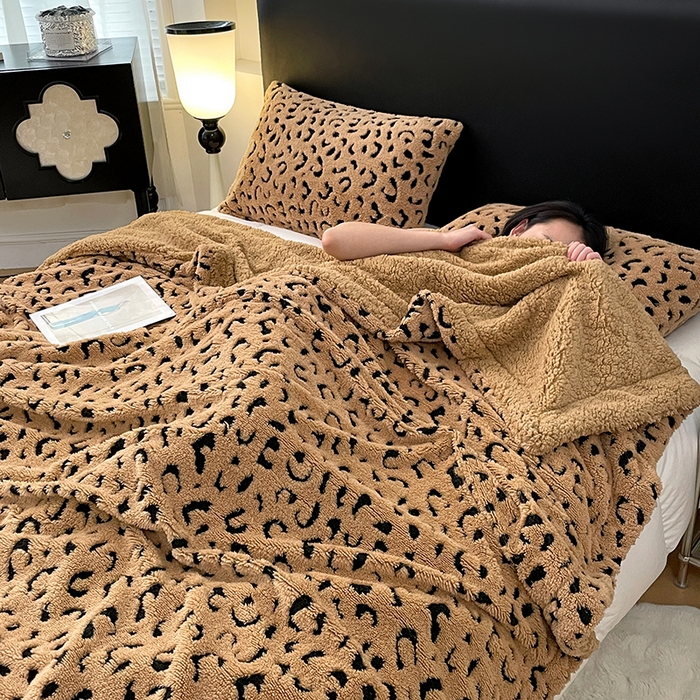 91家纺网 家纺一手货源 找家纺 楼兰公主毛毯专供 2025爆款阳离子豹纹双层单层羊羔绒跨境绒毯 豹纹-卡其