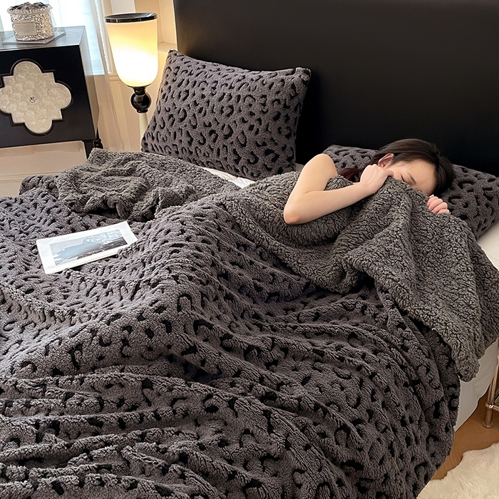 91家纺网 家纺一手货源 找家纺 楼兰公主毛毯专供 2025爆款阳离子豹纹双层单层羊羔绒跨境绒毯 豹纹-深灰