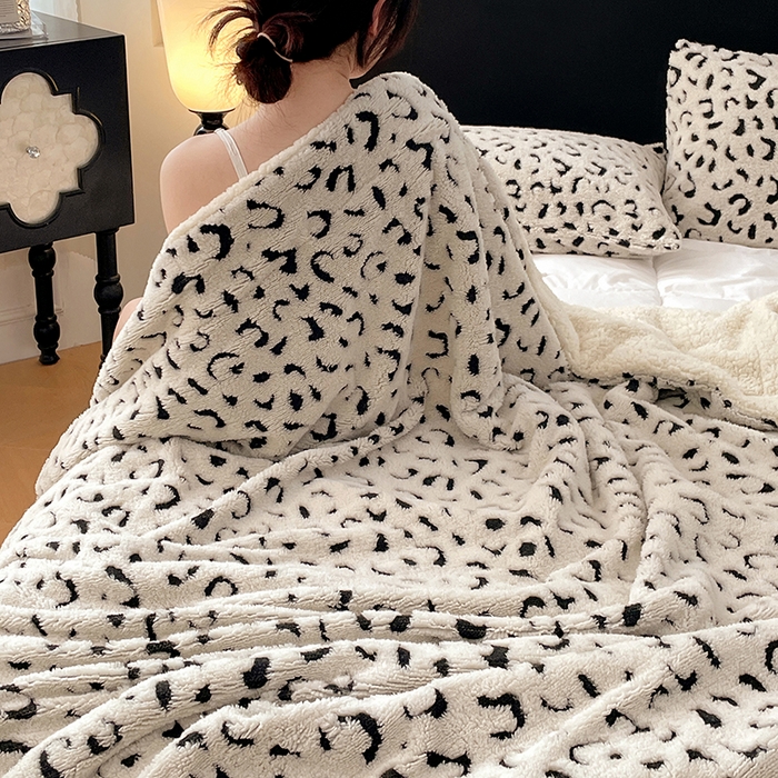 91家纺网 家纺一手货源 找家纺 楼兰公主毛毯专供 2025爆款阳离子豹纹双层单层羊羔绒跨境绒毯 豹纹-奶白