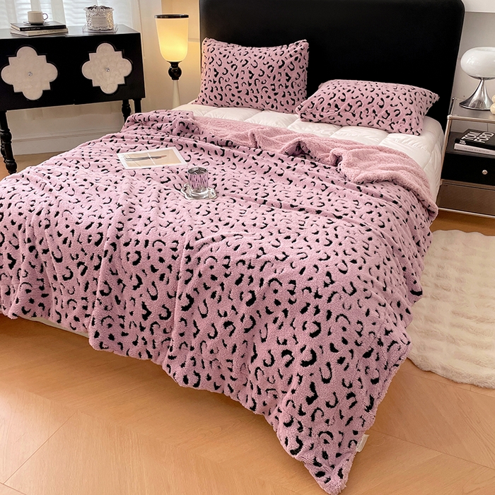 91家纺网 家纺一手货源 找家纺 楼兰公主毛毯专供 2025爆款阳离子豹纹双层单层羊羔绒跨境绒毯 豹纹-豆沙