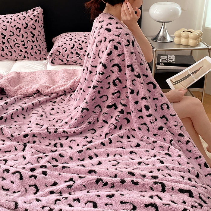 91家纺网 家纺一手货源 找家纺 楼兰公主毛毯专供 2025爆款阳离子豹纹双层单层羊羔绒跨境绒毯 豹纹-豆沙