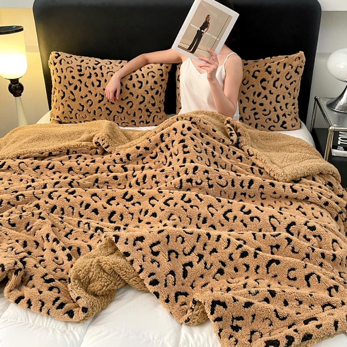 91家纺网 家纺一手货源 找家纺 楼兰公主毛毯专供 2025爆款阳离子豹纹双层单层羊羔绒跨境绒毯 豹纹-卡其