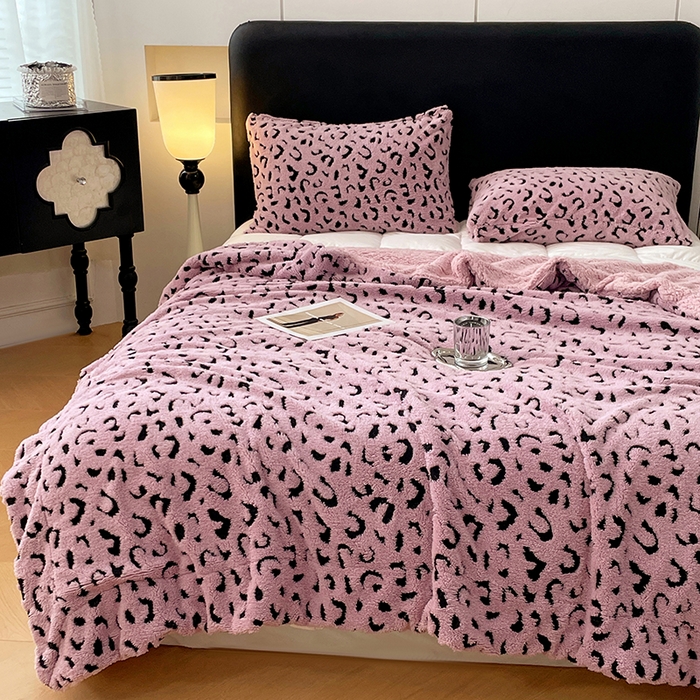 91家纺网 家纺一手货源 找家纺 楼兰公主毛毯专供 2025爆款阳离子豹纹双层单层羊羔绒跨境绒毯 豹纹-豆沙