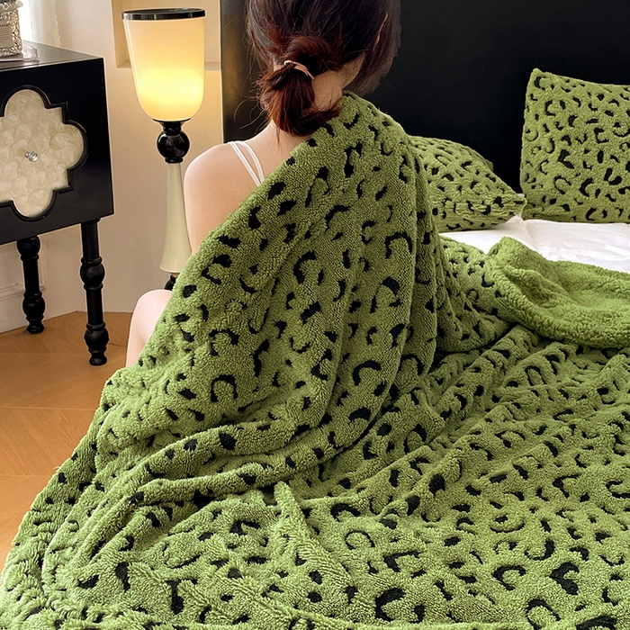 91家纺网 家纺一手货源 找家纺 楼兰公主毛毯专供 2025爆款阳离子豹纹双层单层羊羔绒跨境绒毯 豹纹-深绿