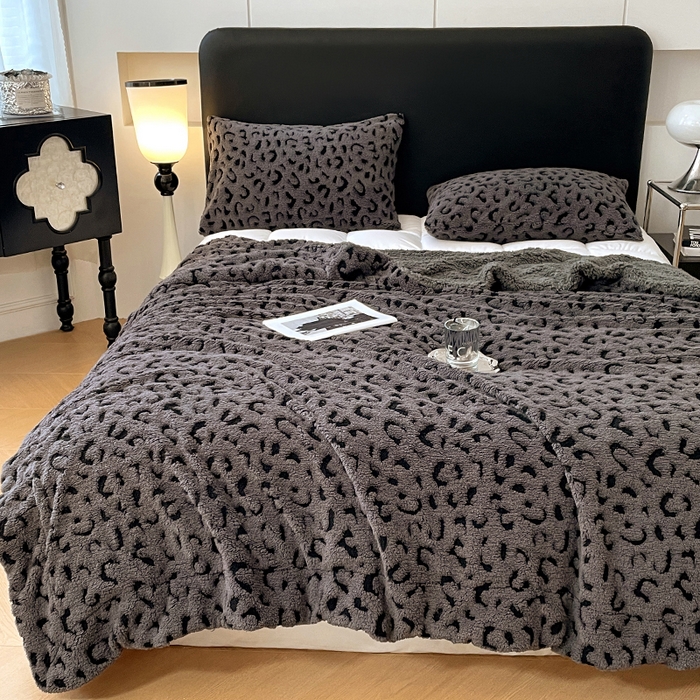 91家纺网 家纺一手货源 找家纺 楼兰公主毛毯专供 2025爆款阳离子豹纹双层单层羊羔绒跨境绒毯 豹纹-深灰