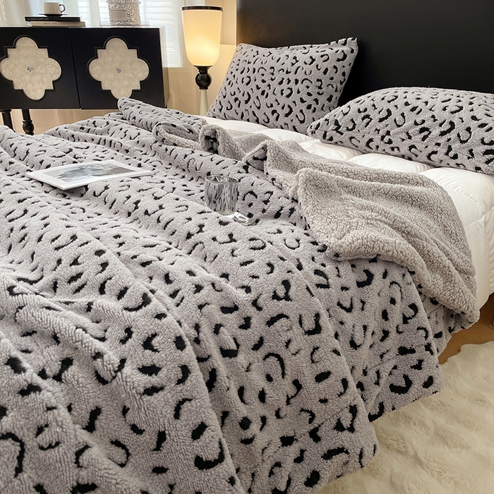91家纺网 家纺一手货源 找家纺 楼兰公主毛毯专供 2025爆款阳离子豹纹双层单层羊羔绒跨境绒毯 豹纹-浅灰