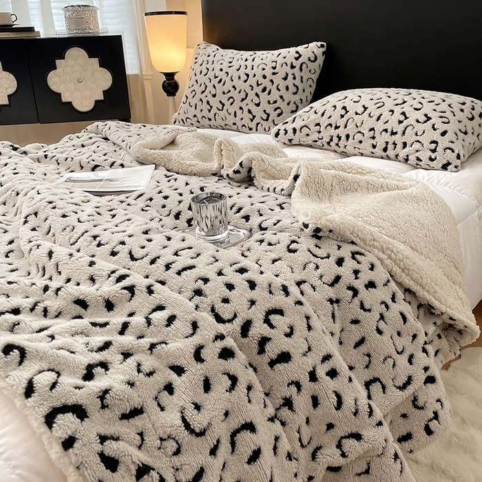 91家纺网 家纺一手货源 找家纺 楼兰公主毛毯专供 2025爆款阳离子豹纹双层单层羊羔绒跨境绒毯 豹纹-奶白