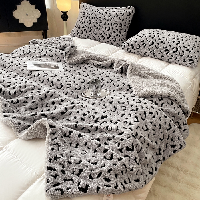 91家纺网 家纺一手货源 找家纺 楼兰公主毛毯专供 2025爆款阳离子豹纹双层单层羊羔绒跨境绒毯 豹纹-浅灰