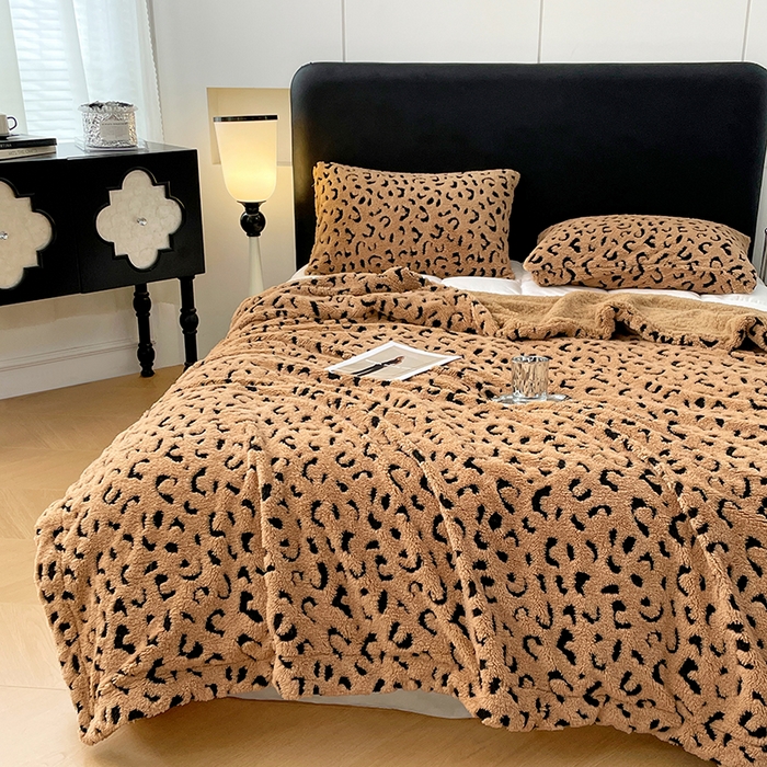 91家纺网 家纺一手货源 找家纺 楼兰公主毛毯专供 2025爆款阳离子豹纹双层单层羊羔绒跨境绒毯 豹纹-卡其