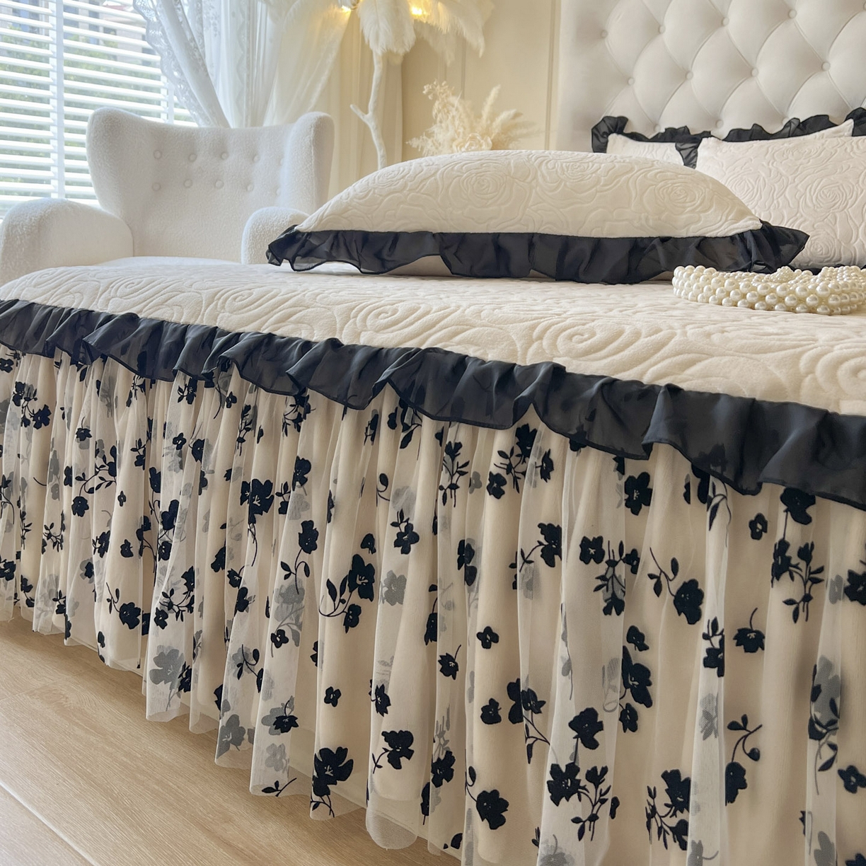 91家纺网 家纺一手货源 找家纺 恋尚 2025新款牛奶绒可妮露系列单品床裙三件套（控价150起） 可妮露-奶油白