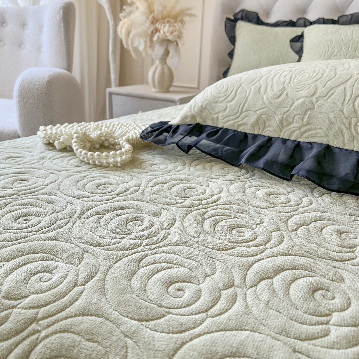 91家纺网 家纺一手货源 找家纺 恋尚 2025新款牛奶绒可妮露系列单品床裙三件套（控价150起） 可妮露-香草绿