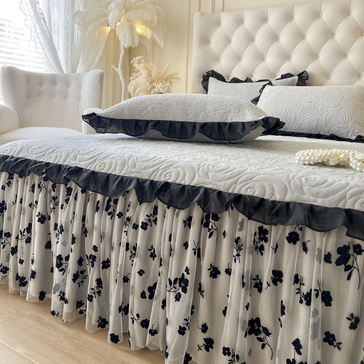 91家纺网 家纺一手货源 找家纺 恋尚 2025新款牛奶绒可妮露系列单品床裙三件套（控价150起） 可妮露-椰蓉灰