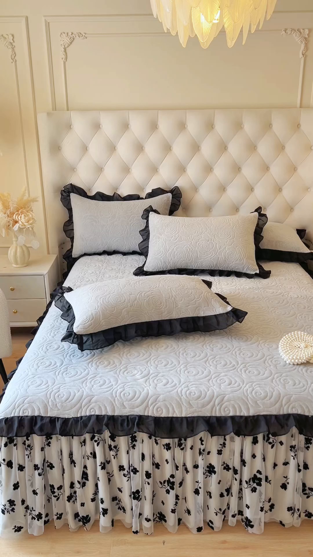 91家纺网 家纺一手货源 找家纺 恋尚 2025新款牛奶绒可妮露系列单品床裙三件套（控价150起） 可妮露-椰蓉灰