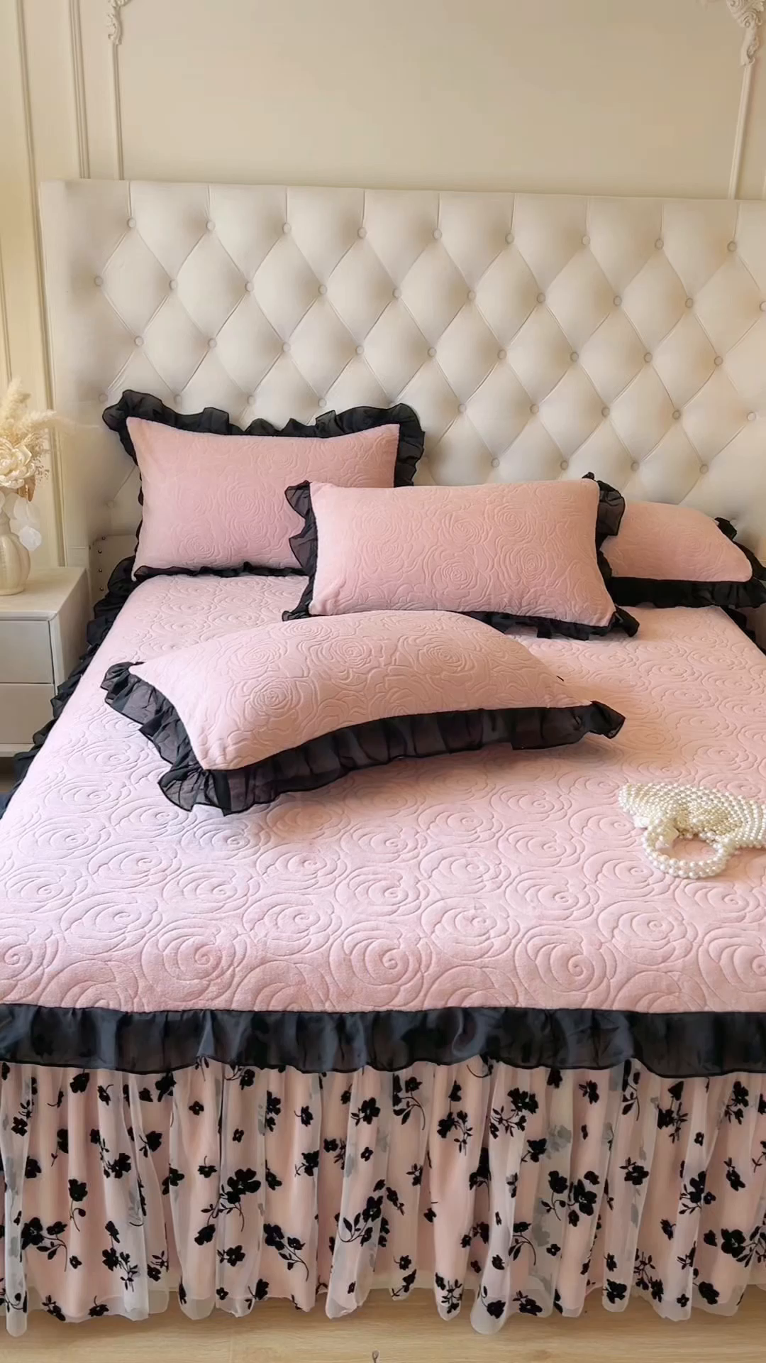 91家纺网 家纺一手货源 找家纺 恋尚 2025新款牛奶绒可妮露系列单品床裙三件套（控价150起） 可妮露-蜜桃粉