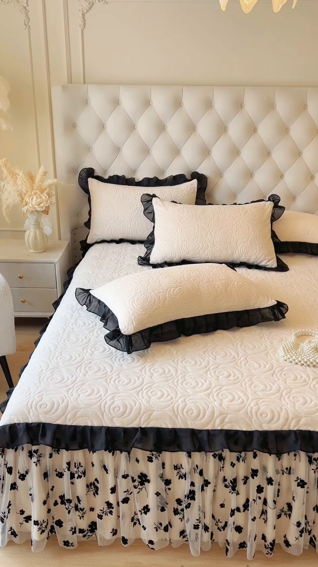 91家纺网 家纺一手货源 找家纺 恋尚 2025新款牛奶绒可妮露系列单品床裙三件套（控价150起） 可妮露-奶油白