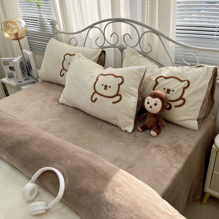 91家纺网 家纺一手货源 找家纺 （总）鑫利来家纺 2025新款牛奶绒毛巾绣四件套