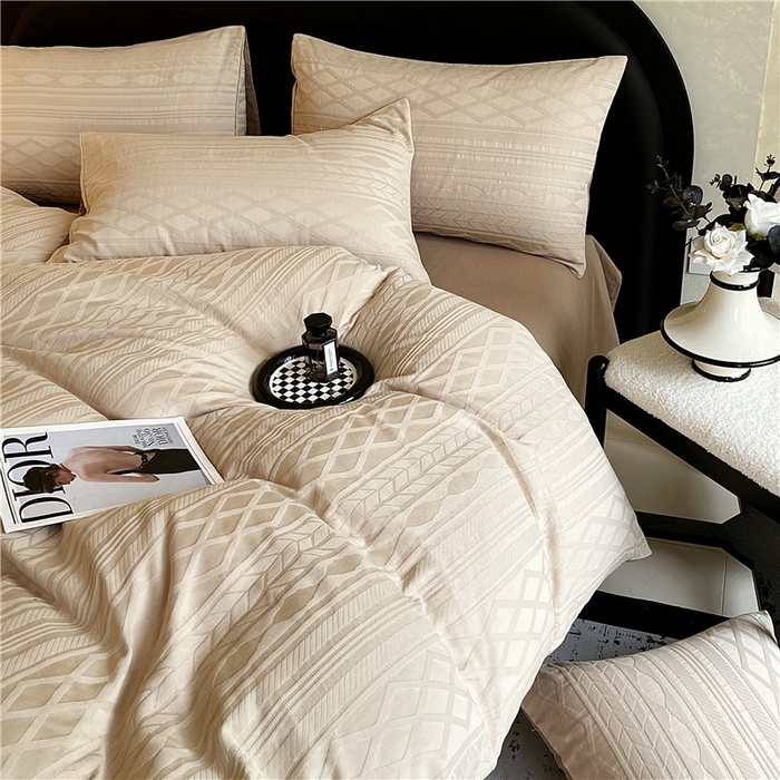 91家纺网 家纺一手货源 找家纺 琪格格纺织 2025新款60s全棉纯棉轻奢高级感立体浮雕提花加厚磨毛四件套 圣托里尼-云棕